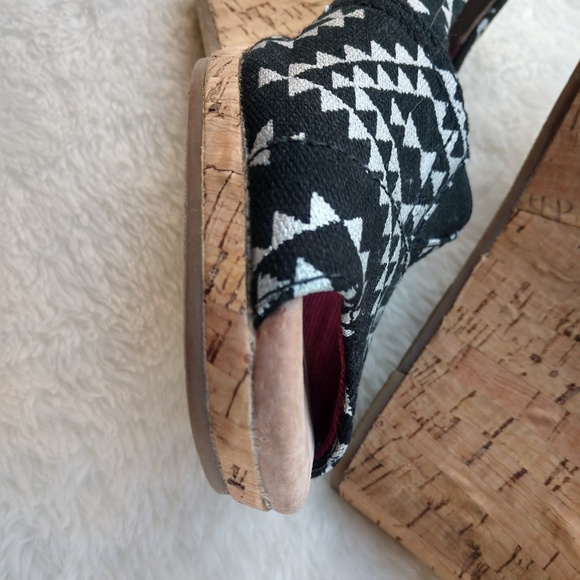 Tom's Black White Peep toe Corkscrew Wedges 7W - Picture 5 of 8